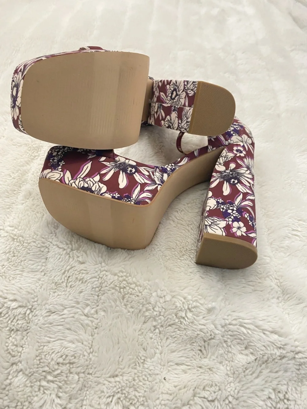 Express Platform Ankle-Strap Floral Heeled Sandals in Plum Size 7